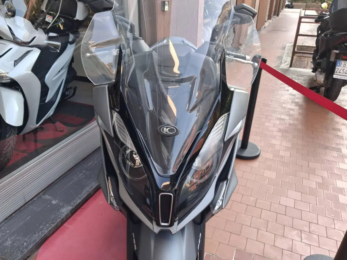 Kymco Downtown 350i ABS (2016 - 20) (2)