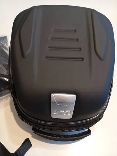 Borsa serbatoio GIVI tanklocked st605+ nuova