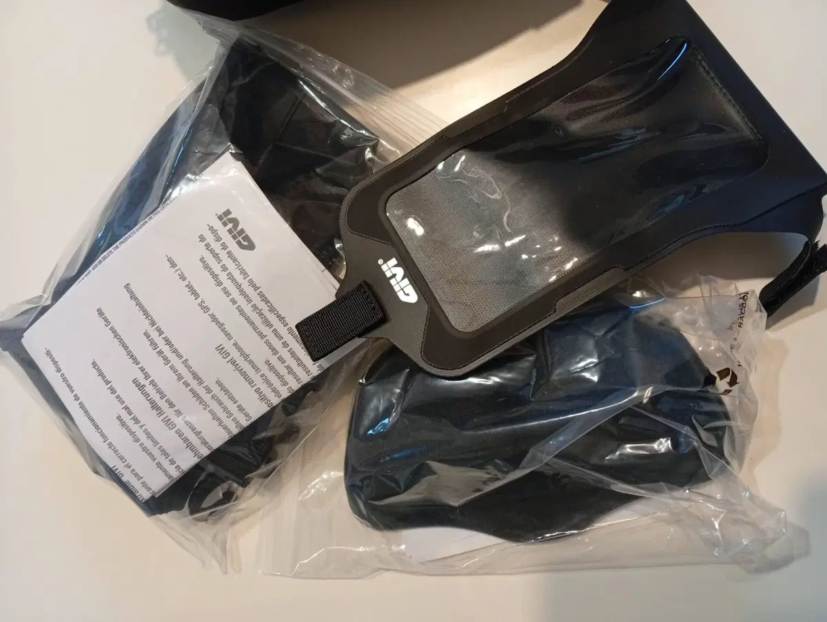 Borsa serbatoio GIVI tanklocked st605+ nuova (5)