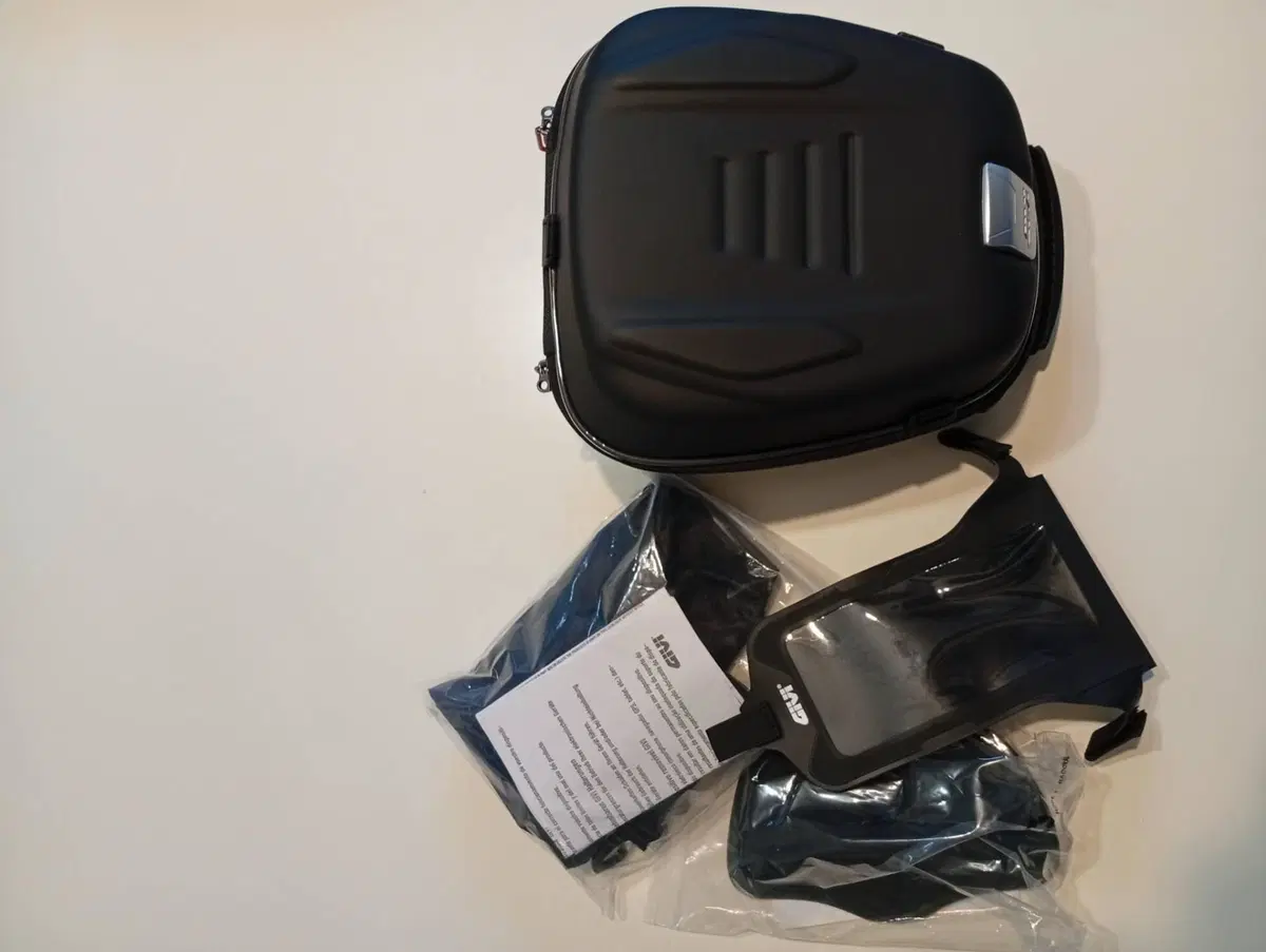 Borsa serbatoio GIVI tanklocked st605+ nuova (6)