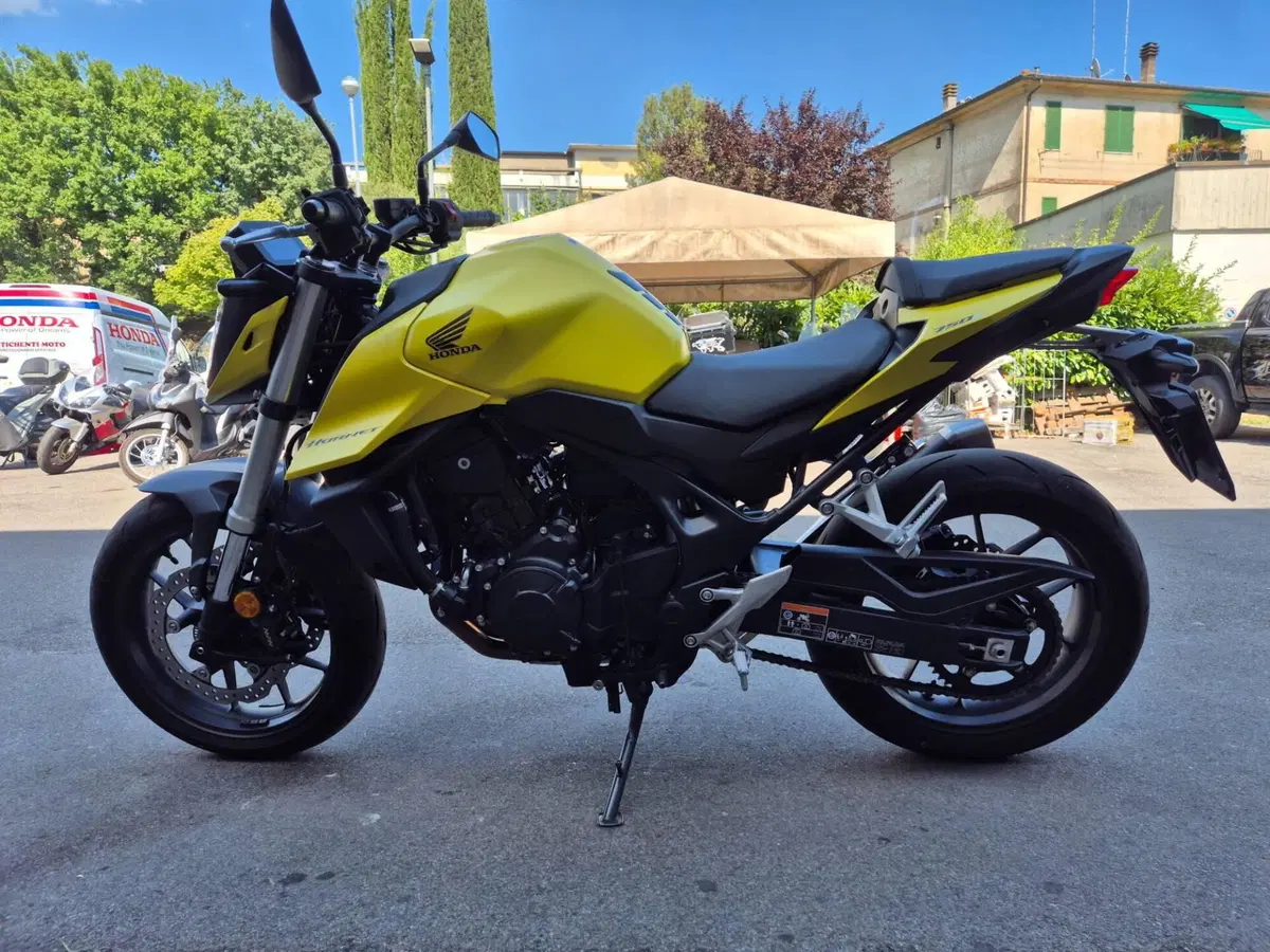 Honda CB 750 Hornet (2023 - 24) (3)
