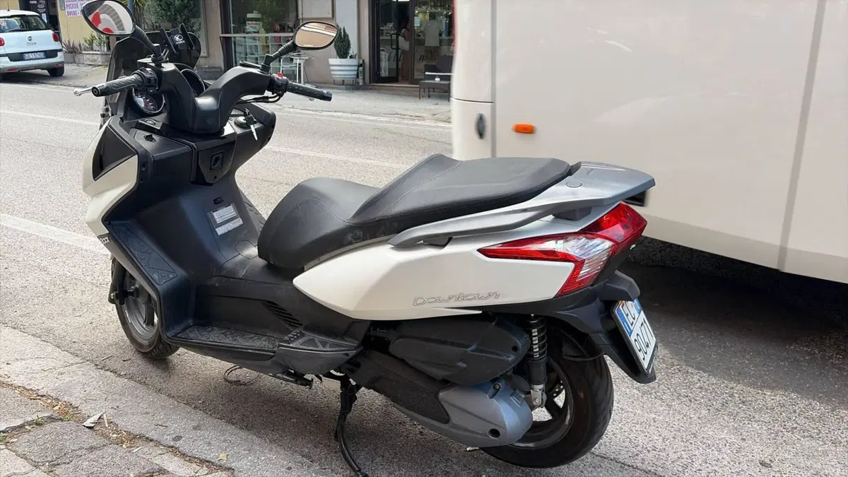 Kymco Downtown 300i (2009 - 17) (3)