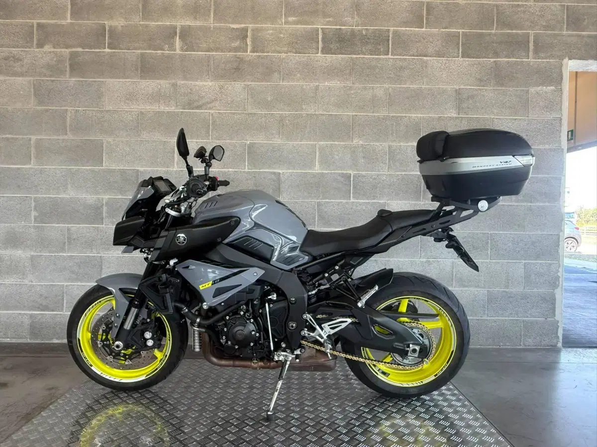 Yamaha MT-10 (2017 - 20) (4)