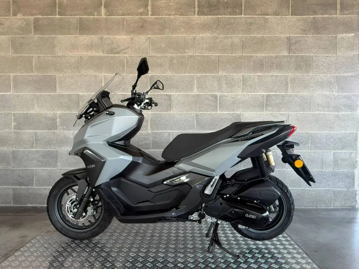 Um Italia Rockville 125 (2025 - 26) (2)