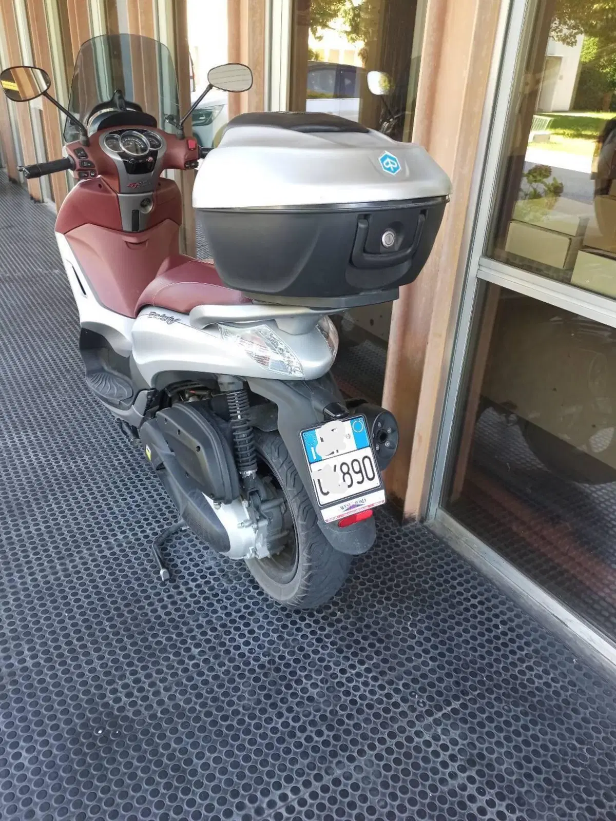 Piaggio Beverly 350 SportTouring ie ABS (2011 - 17) (3)