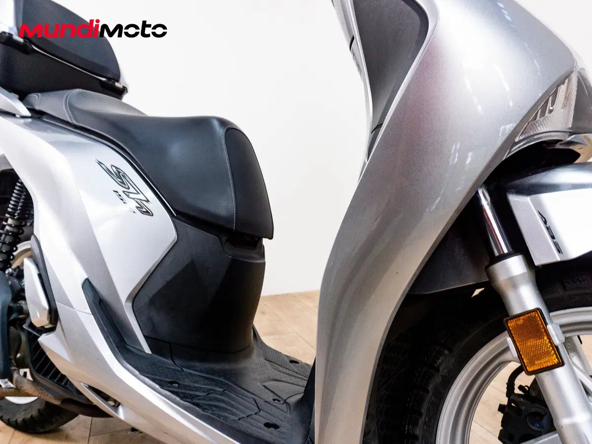 Honda SH 150i (2009 - 12) (5)