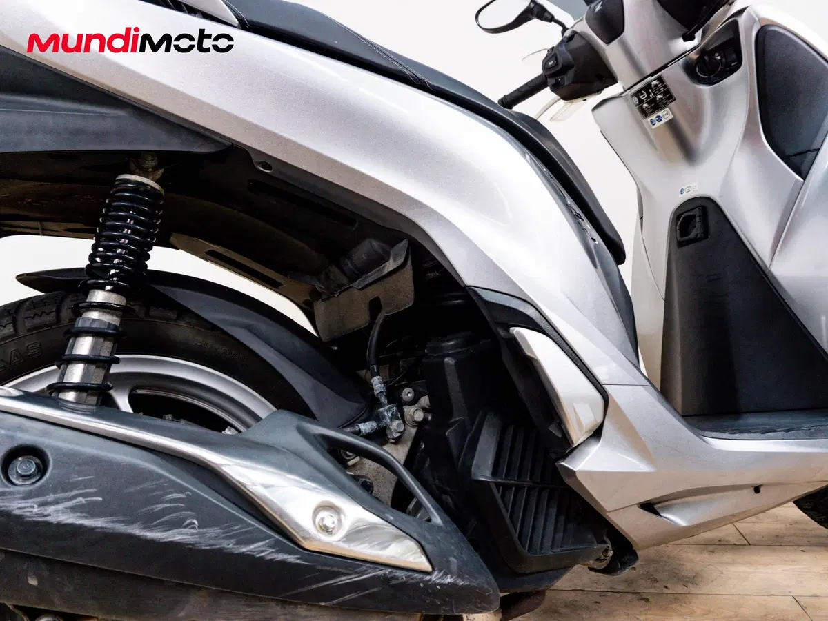 Honda SH 150i (2009 - 12) (4)
