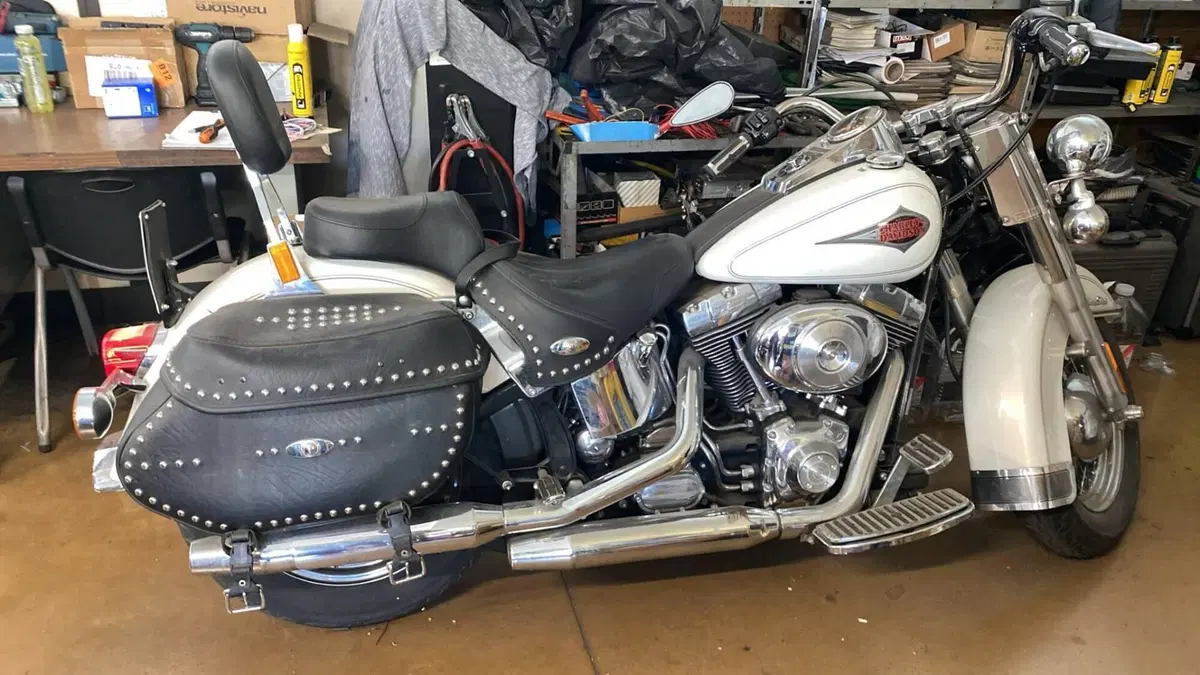 Harley-Davidson 1450 Heritage Classic (1999 - 02) - FLSTC (2)