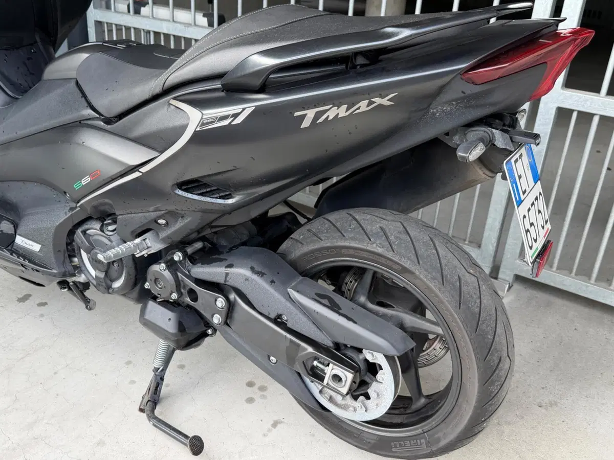 Yamaha T-Max 560 (2022 - 24) (6)