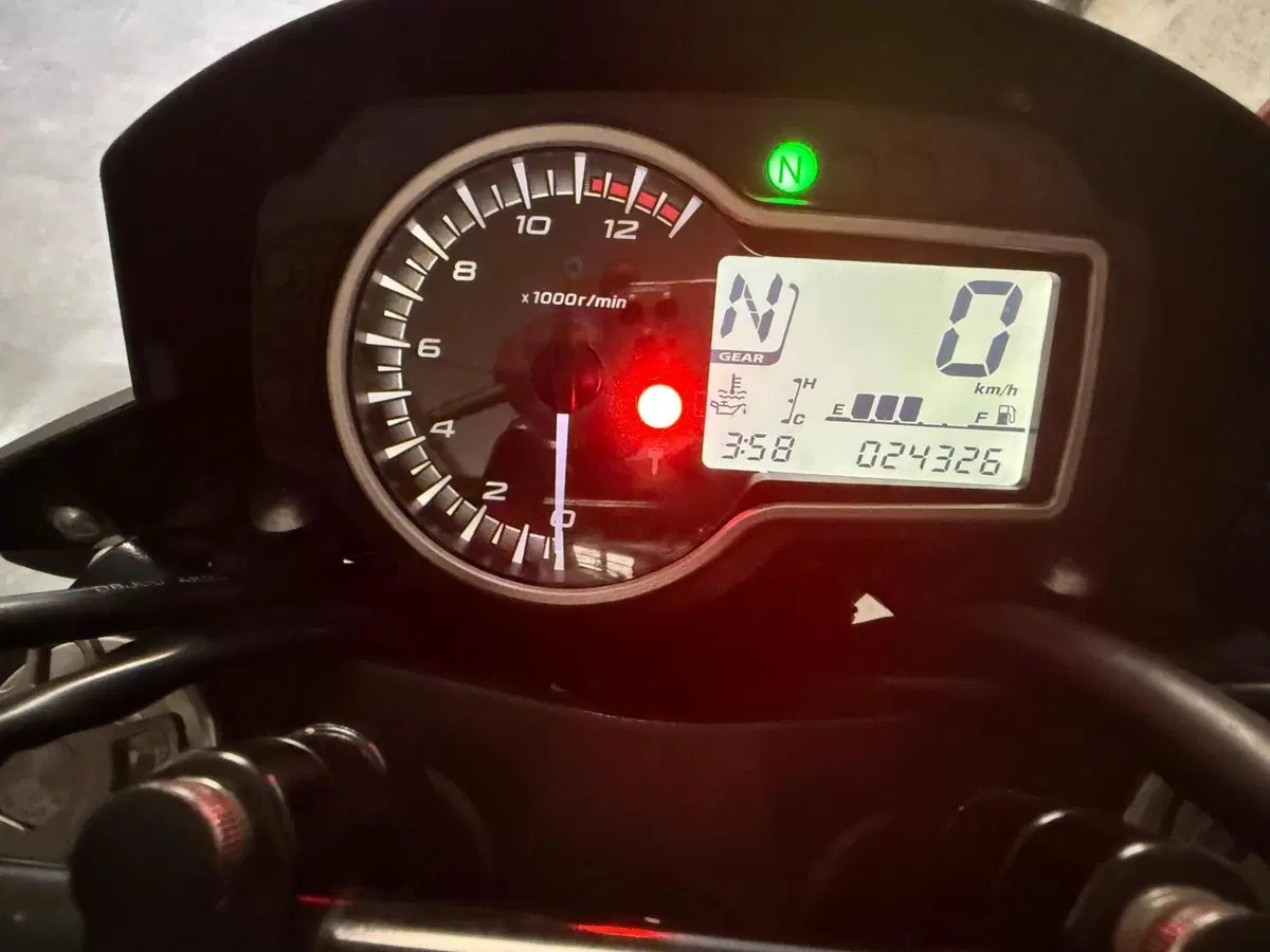 Suzuki GSR 750 Z SP ABS (2015 - 16) (4)
