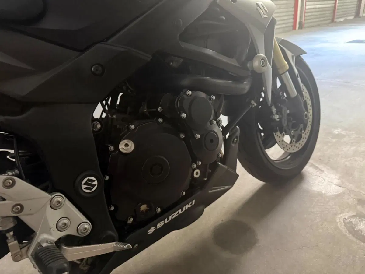 Suzuki GSR 750 Z SP ABS (2015 - 16) (6)