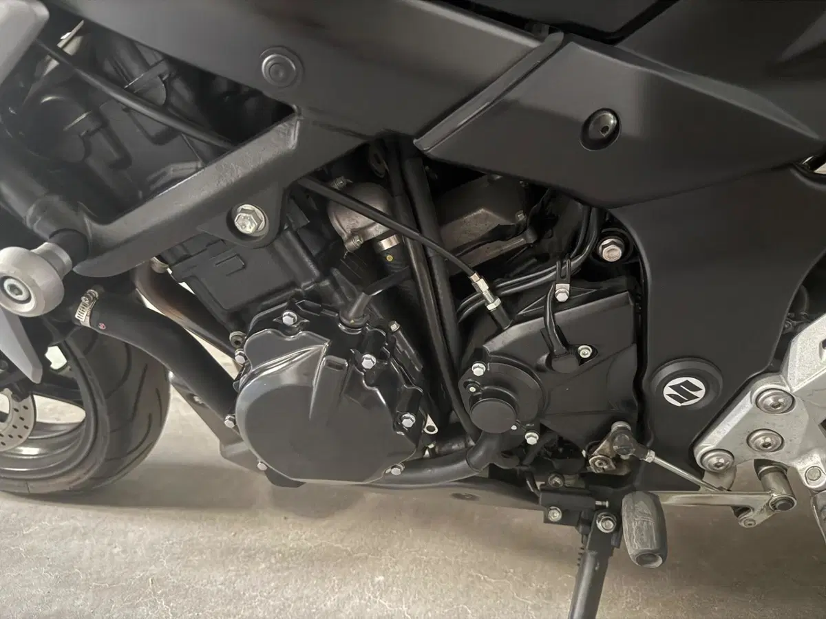 Suzuki GSR 750 Z SP ABS (2015 - 16) (7)