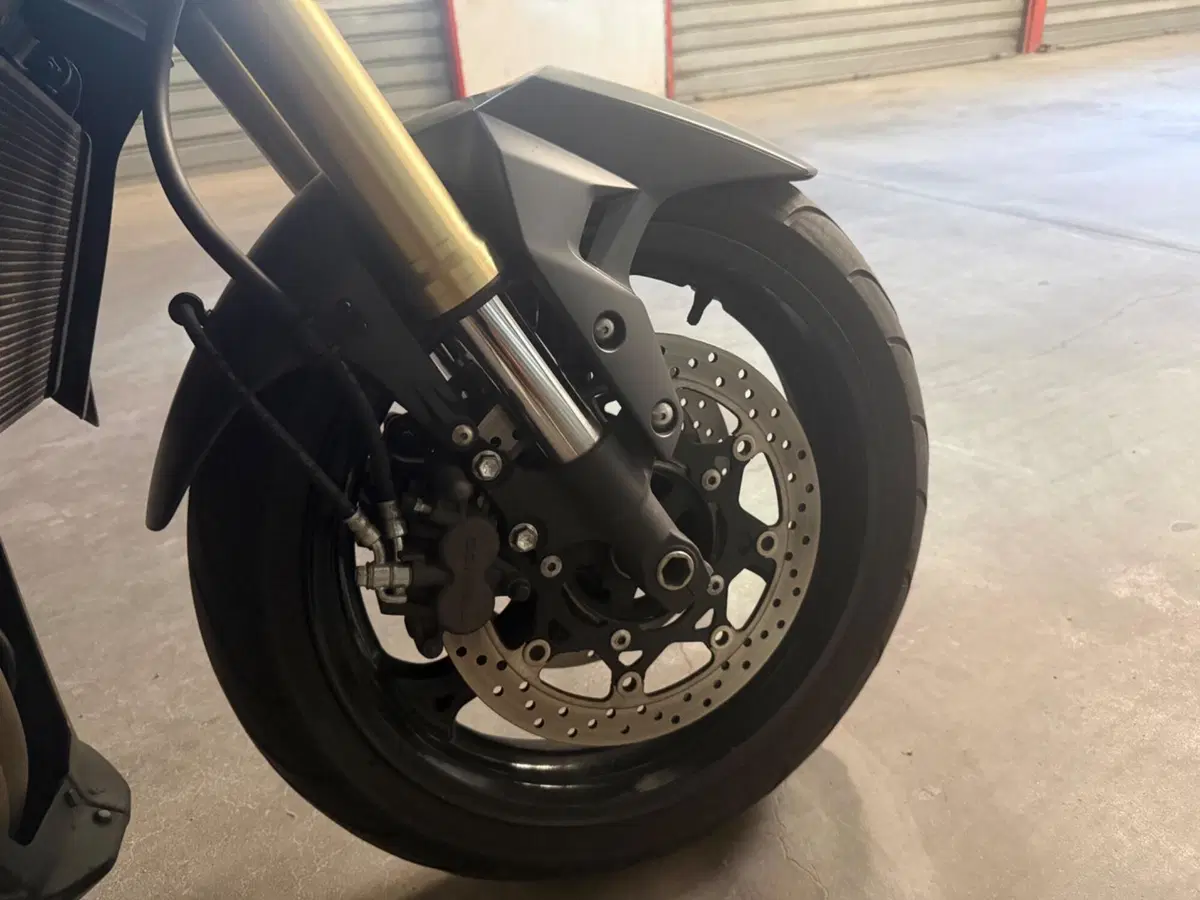 Suzuki GSR 750 Z SP ABS (2015 - 16) (9)