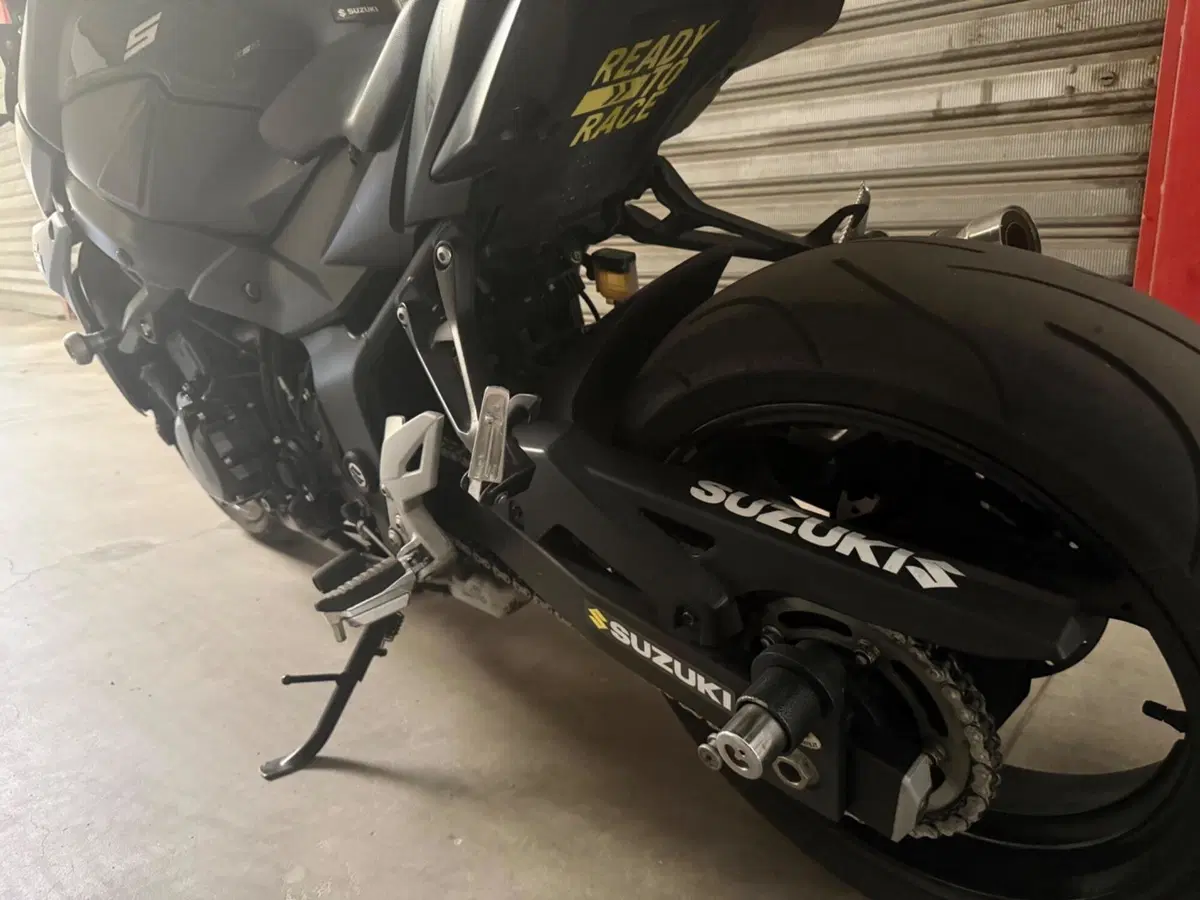 Suzuki GSR 750 Z SP ABS (2015 - 16) (11)