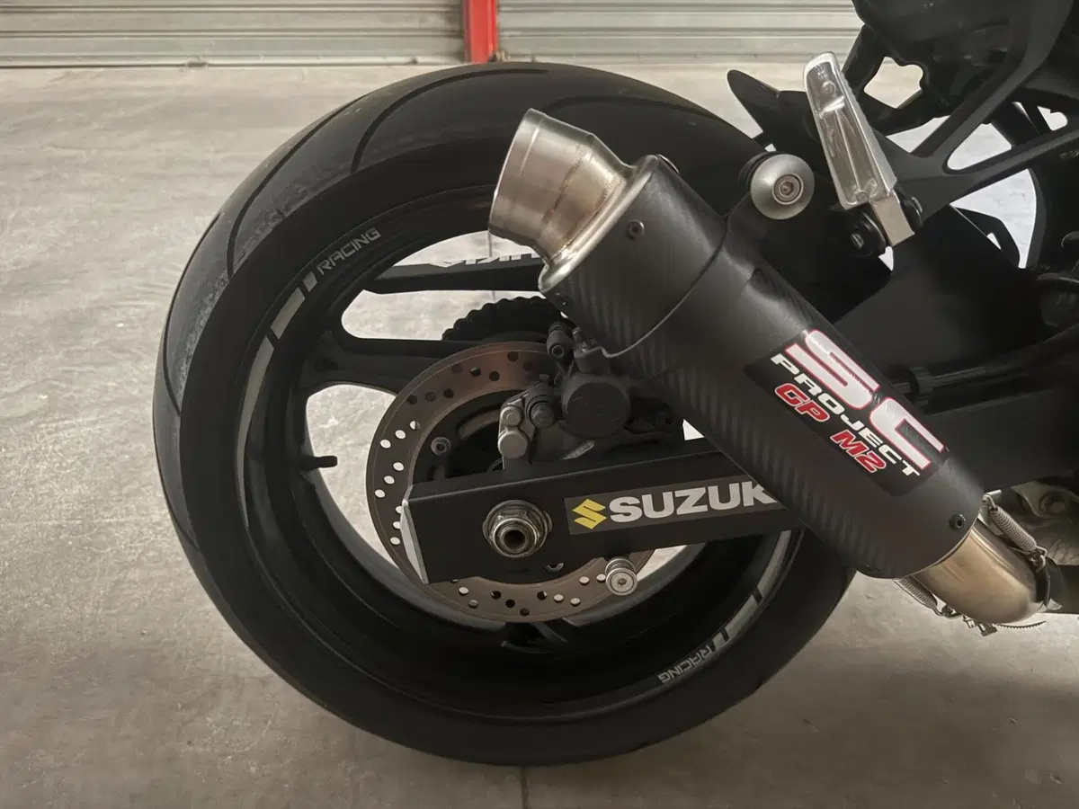 Suzuki GSR 750 Z SP ABS (2015 - 16) (13)