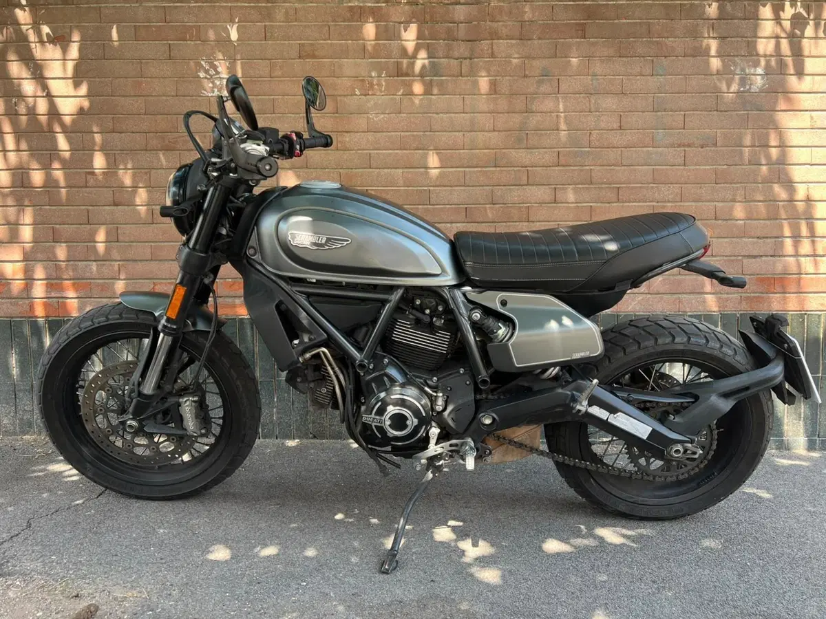 Ducati Scrambler 800 Night Shift (2021 - 22) (2)
