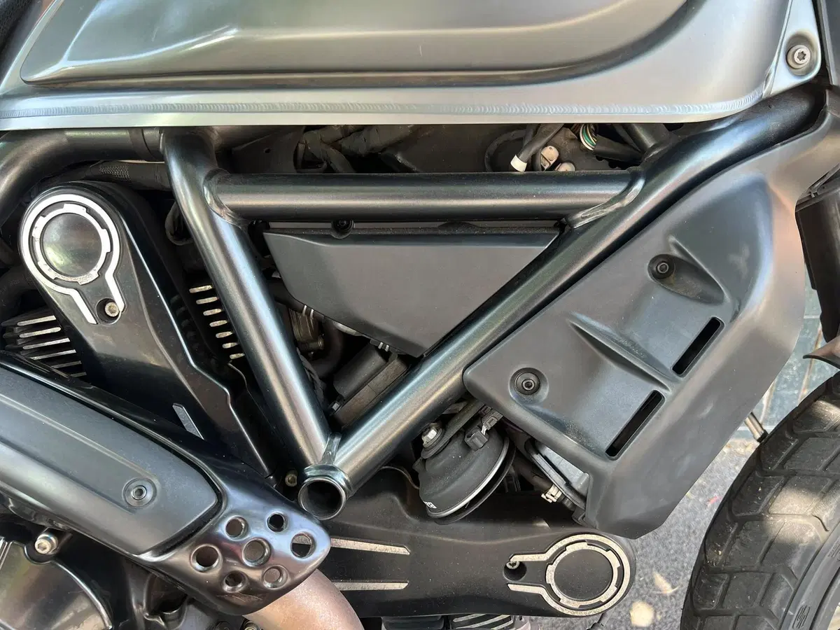 Ducati Scrambler 800 Night Shift (2021 - 22) (19)