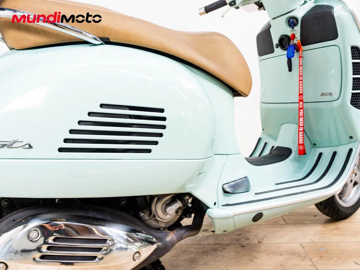 Vespa GTS 300 Hpe (2019) (4)