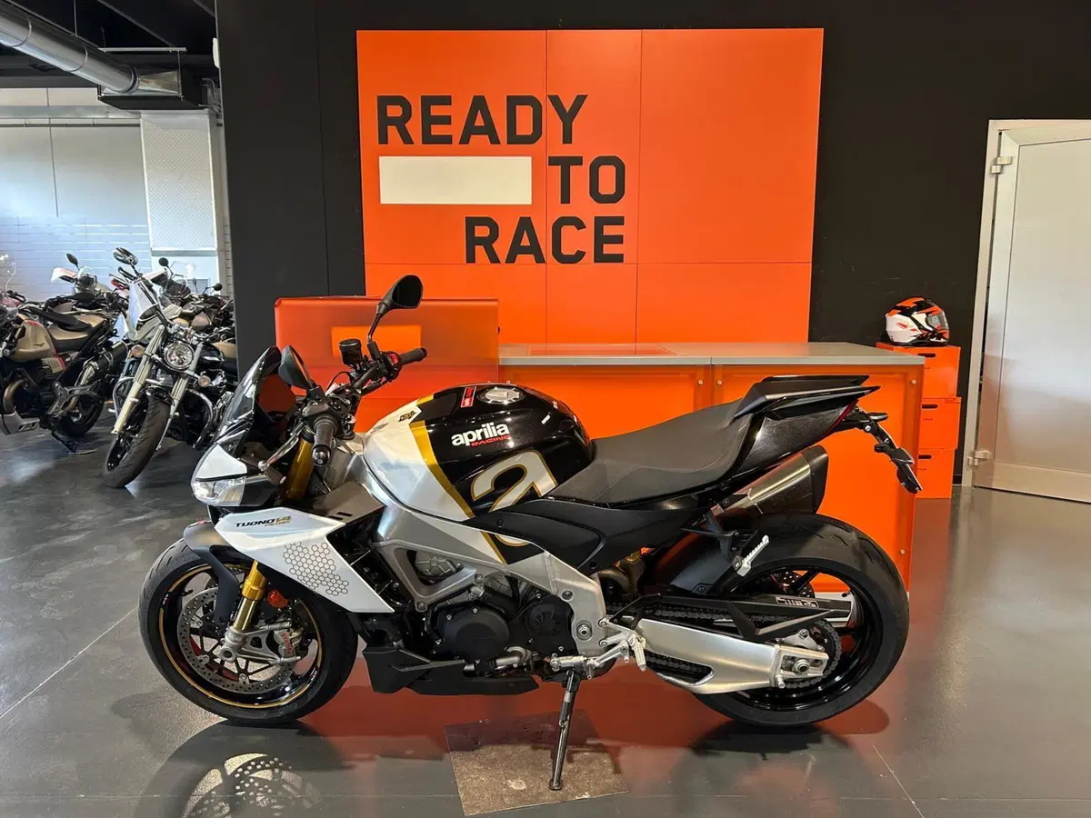 Aprilia Tuono V4 Factory (2021 - 24) (2)