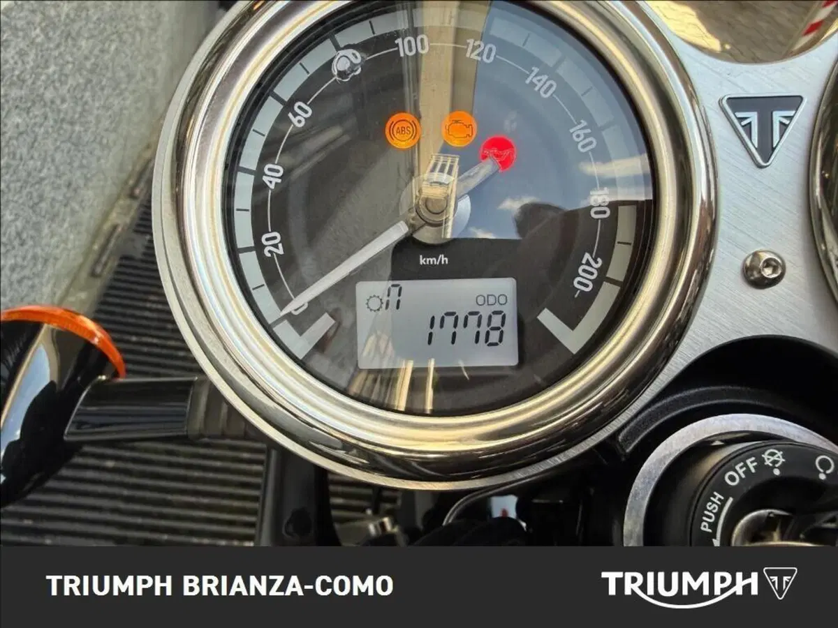 Triumph Bonneville T120 Black (2026) (5)