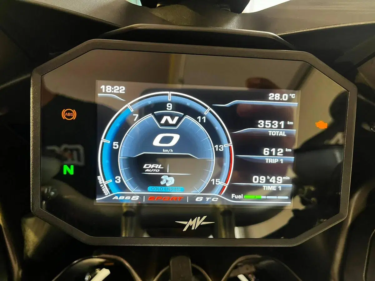 MV Agusta Turismo Veloce 800 Lusso SCS (2021 - 26) (3)
