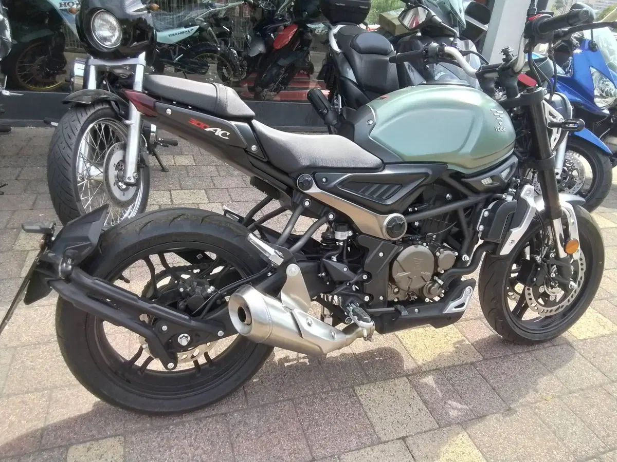Voge Trofeo 300AC (2021 - 26) (6)