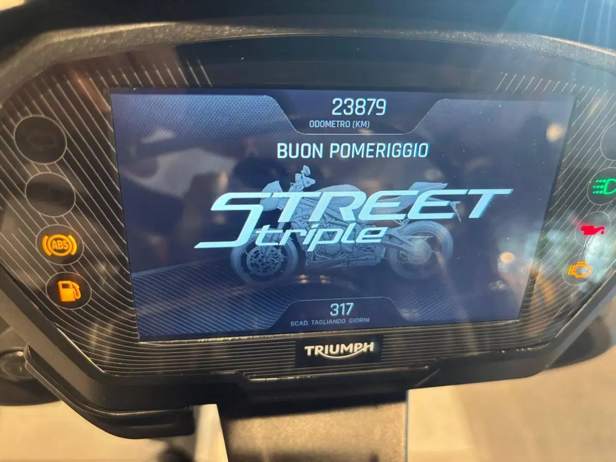 Triumph Street Triple RS (2020 - 22) (2)