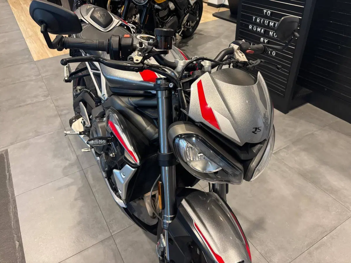 Triumph Street Triple RS (2020 - 22) (3)