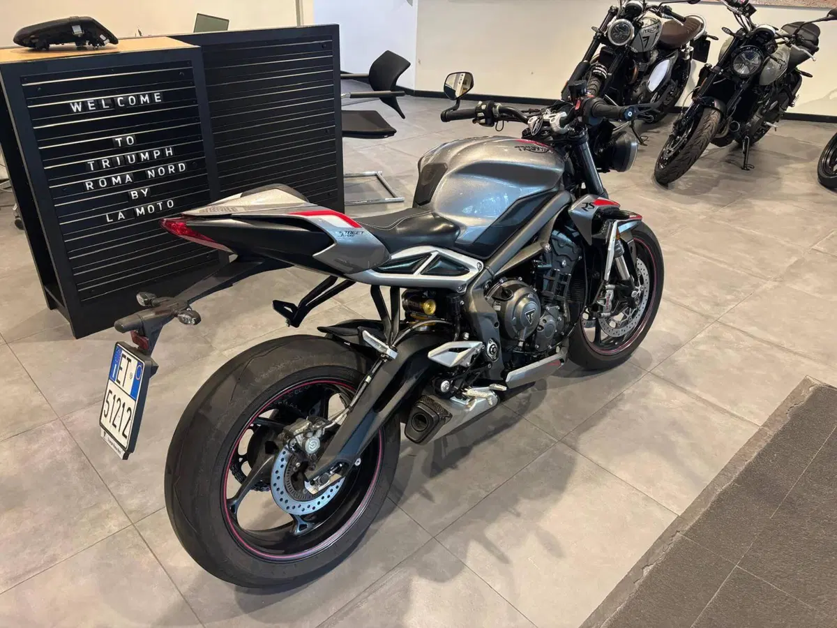 Triumph Street Triple RS (2020 - 22) (4)