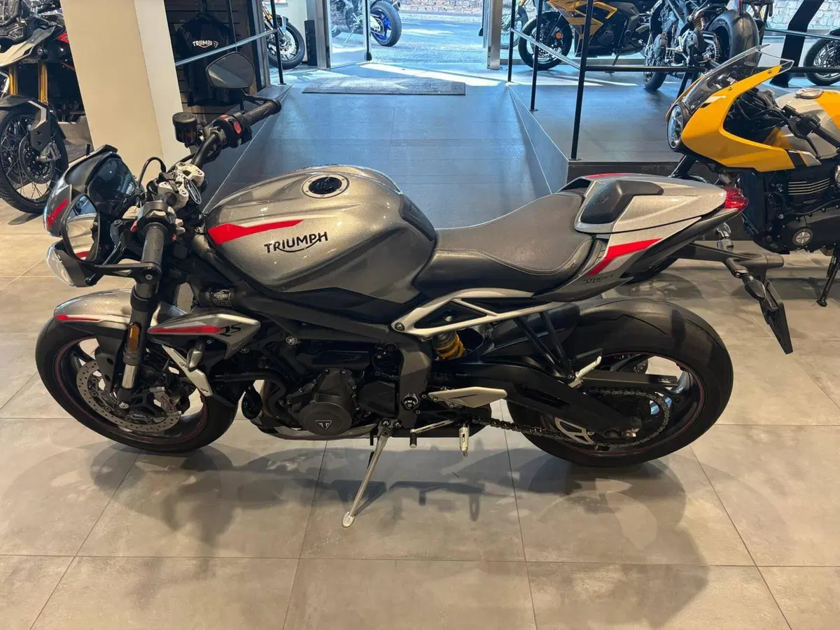 Triumph Street Triple RS (2020 - 22) (5)