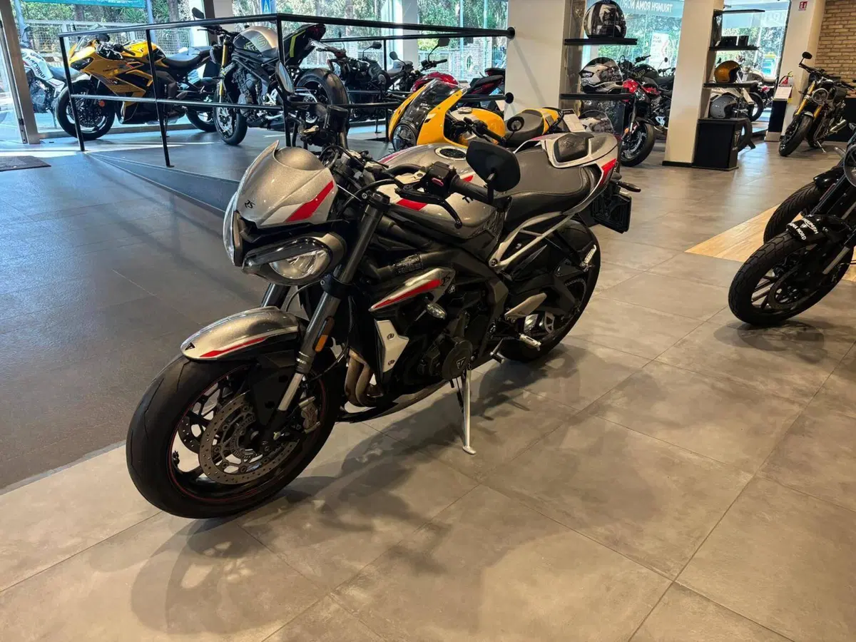 Triumph Street Triple RS (2020 - 22) (7)