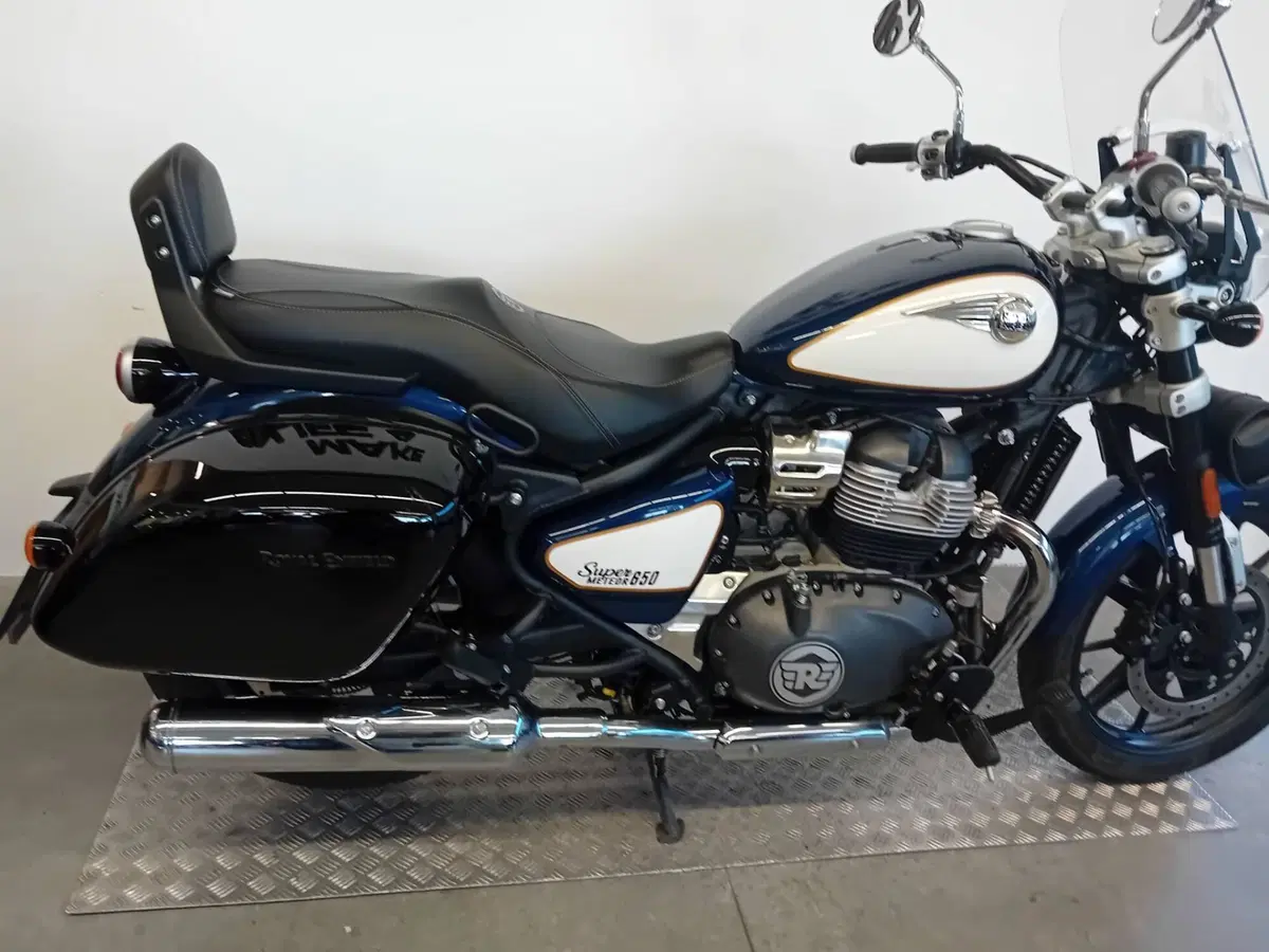 Royal Enfield Super Meteor 650 (2023 - 26) (6)