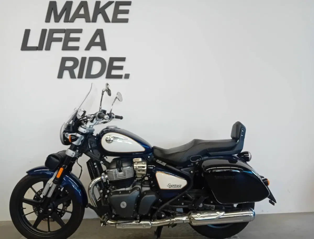 Royal Enfield Super Meteor 650 (2023 - 26) (2)