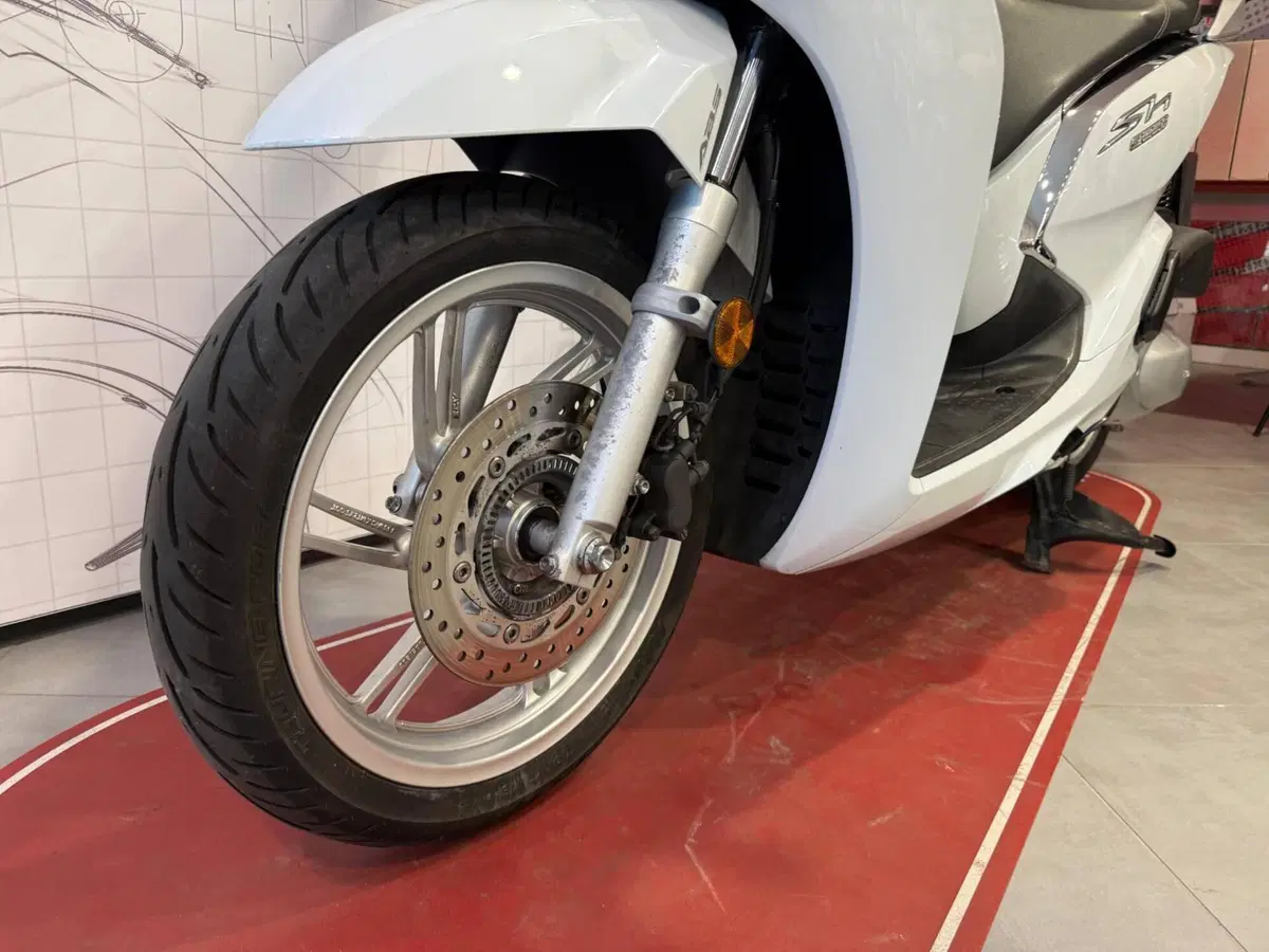 Honda SH 300 i ABS (2016 - 20) (6)