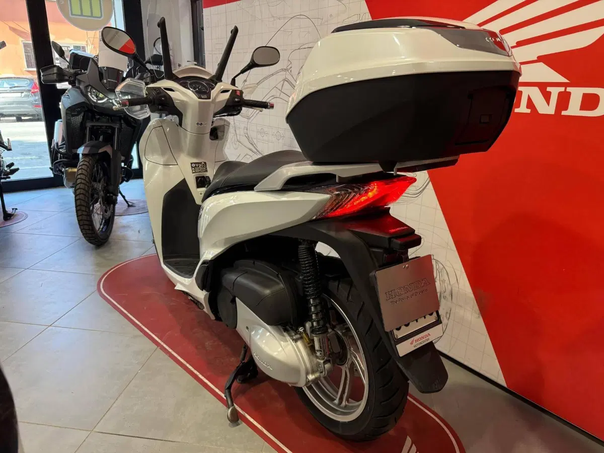 Honda SH 300 i ABS (2016 - 20) (7)