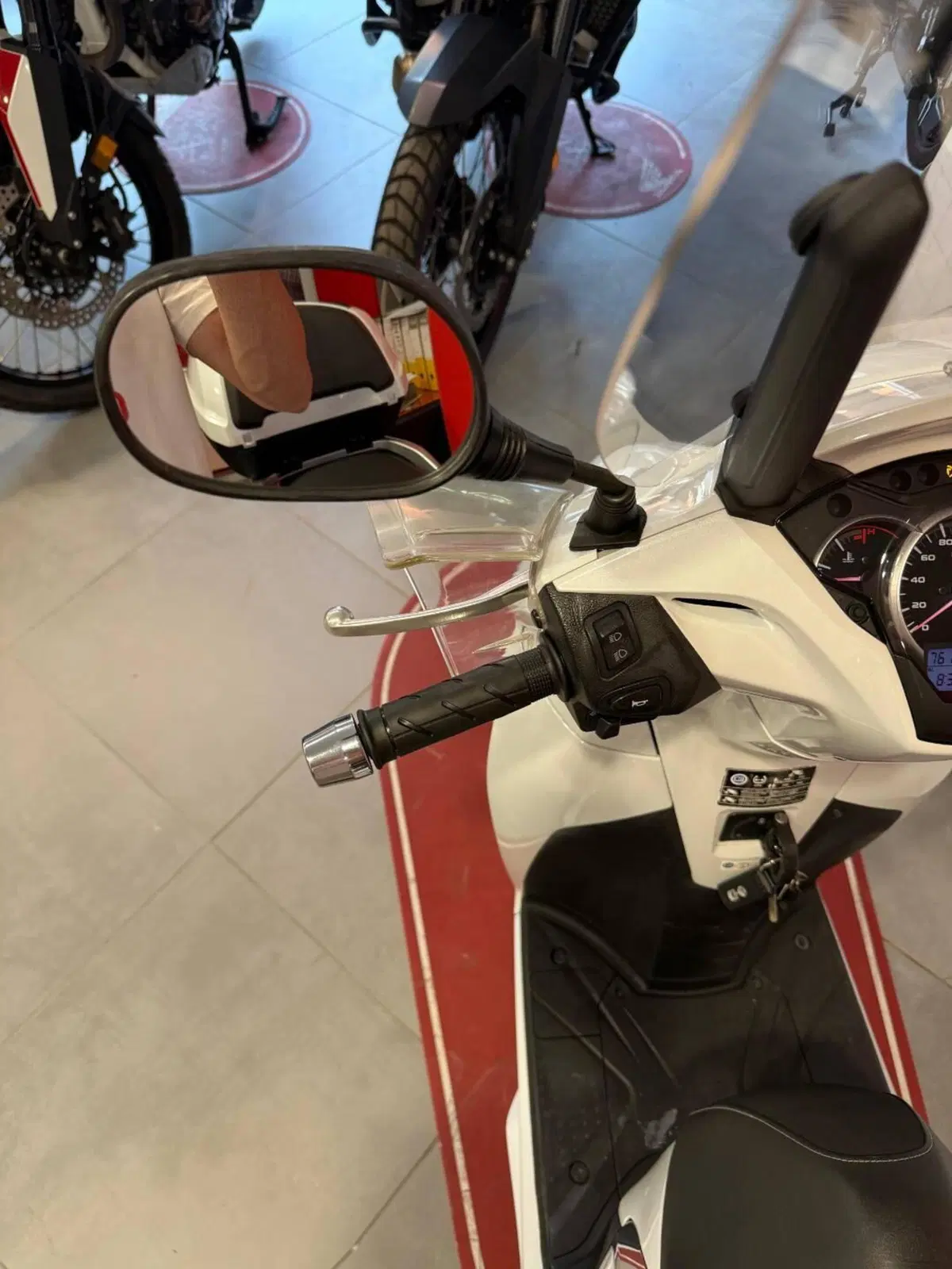 Honda SH 300 i ABS (2016 - 20) (9)
