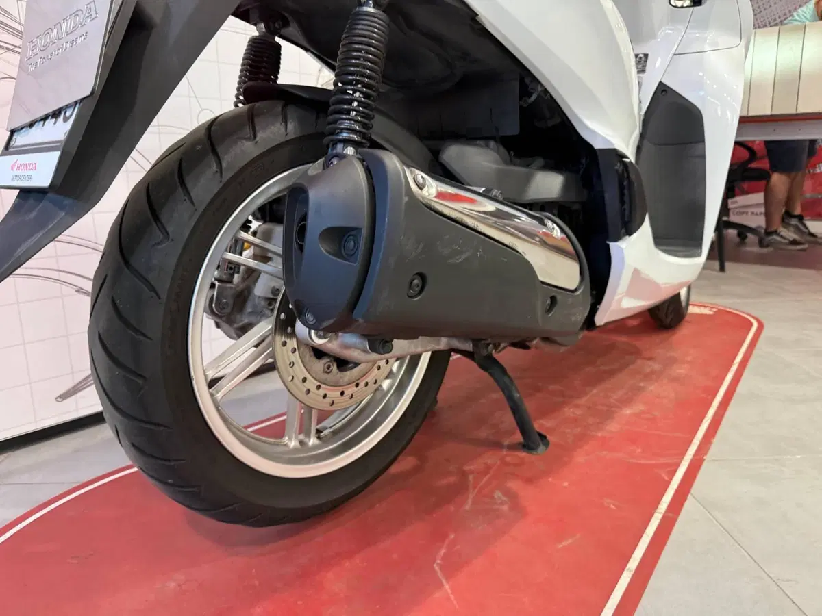 Honda SH 300 i ABS (2016 - 20) (13)