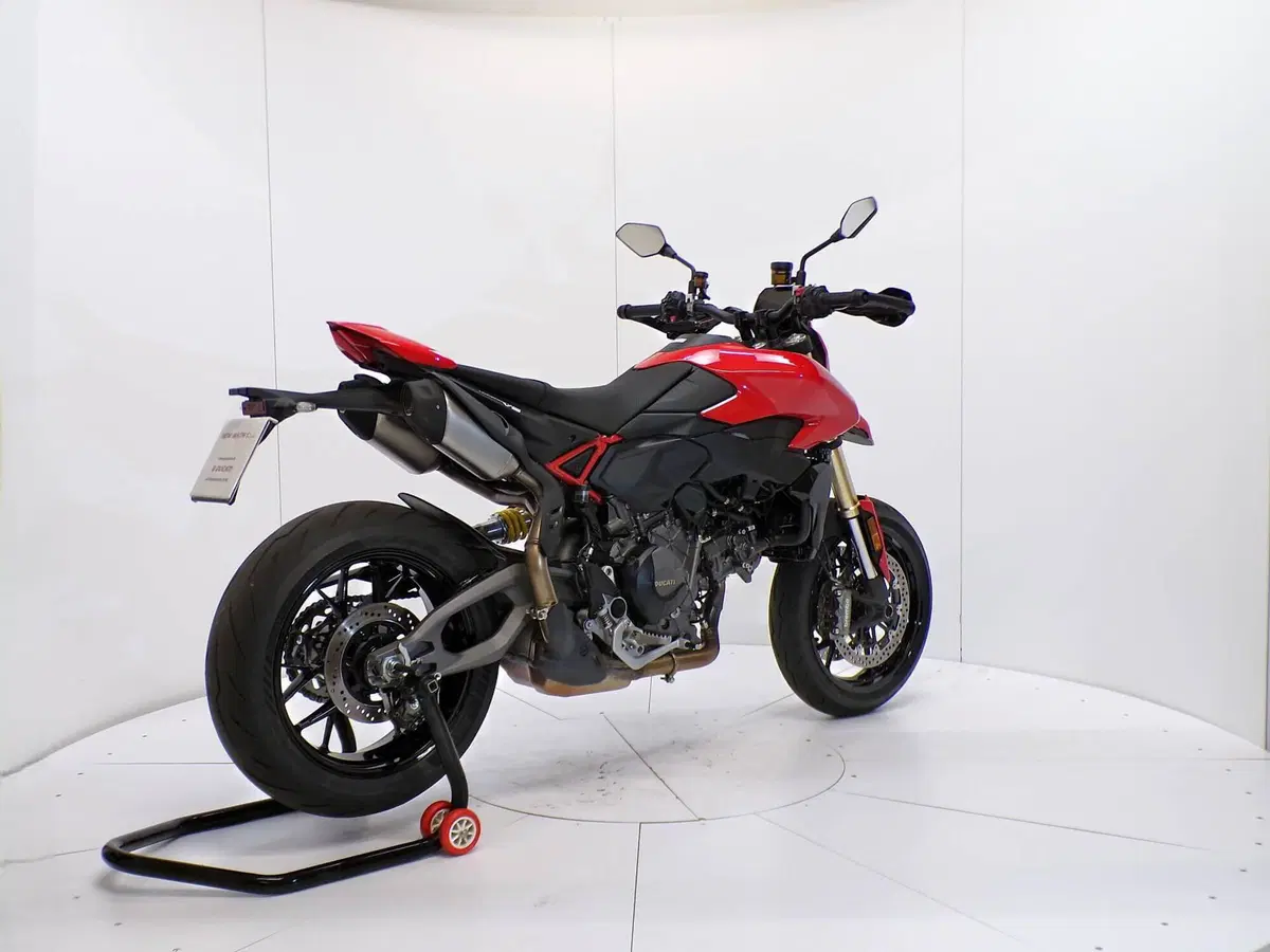 Ducati Hypermotard V2 (2026) (6)
