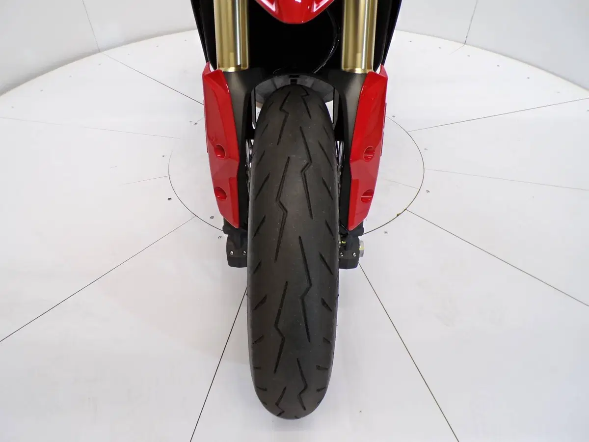 Ducati Hypermotard V2 (2026) (10)