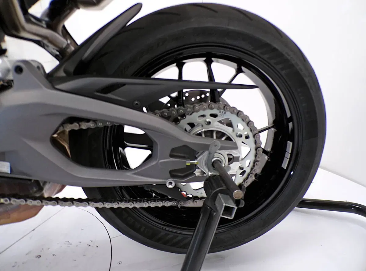 Ducati Hypermotard V2 (2026) (11)