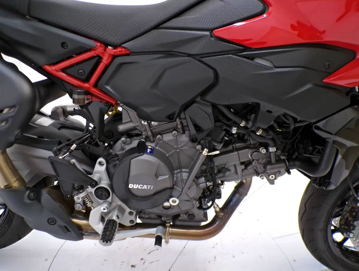 Ducati Hypermotard V2 (2026) (8)