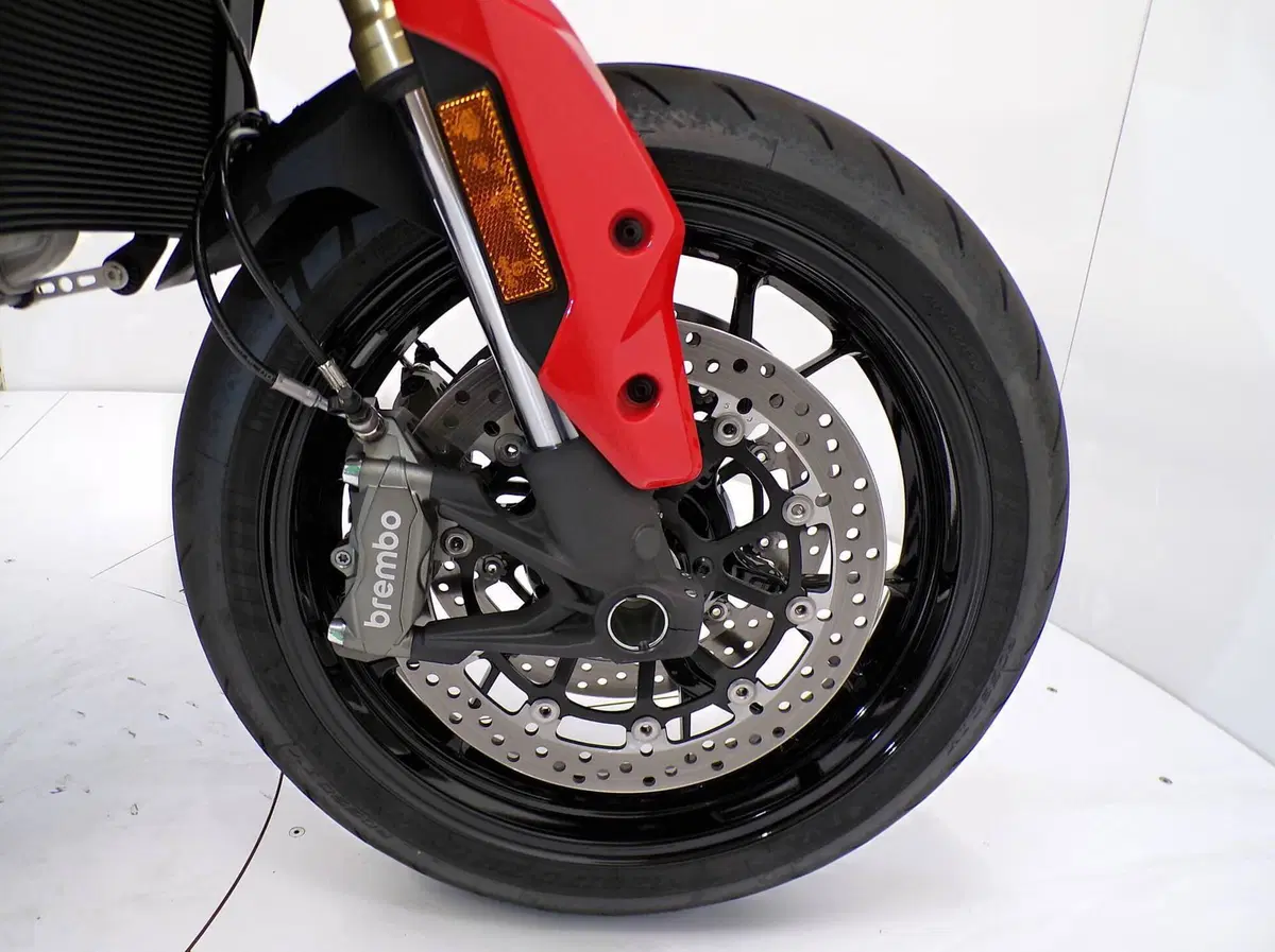 Ducati Hypermotard V2 (2026) (12)