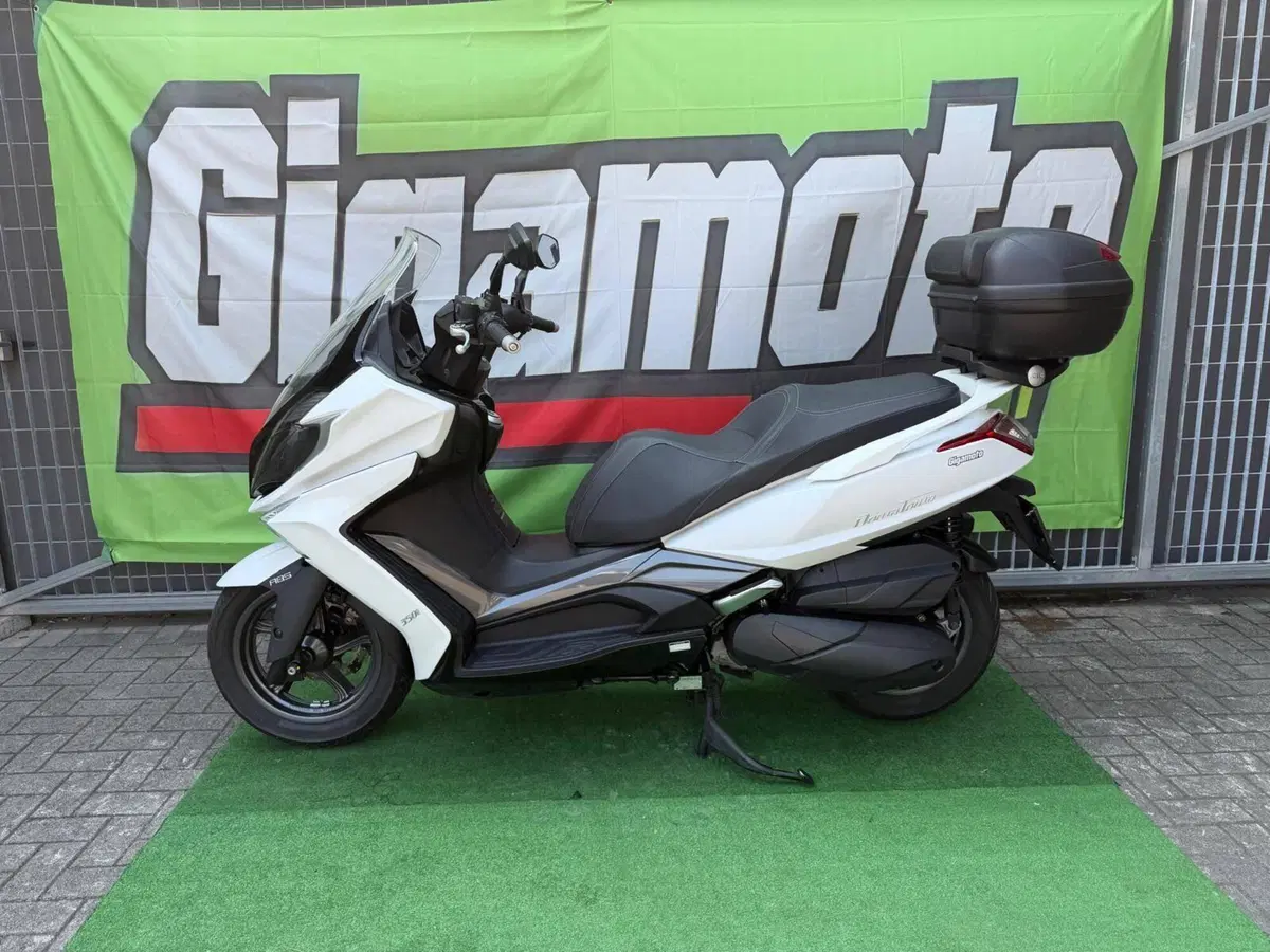 Kymco Downtown 350i ABS (2015 - 17) (2)