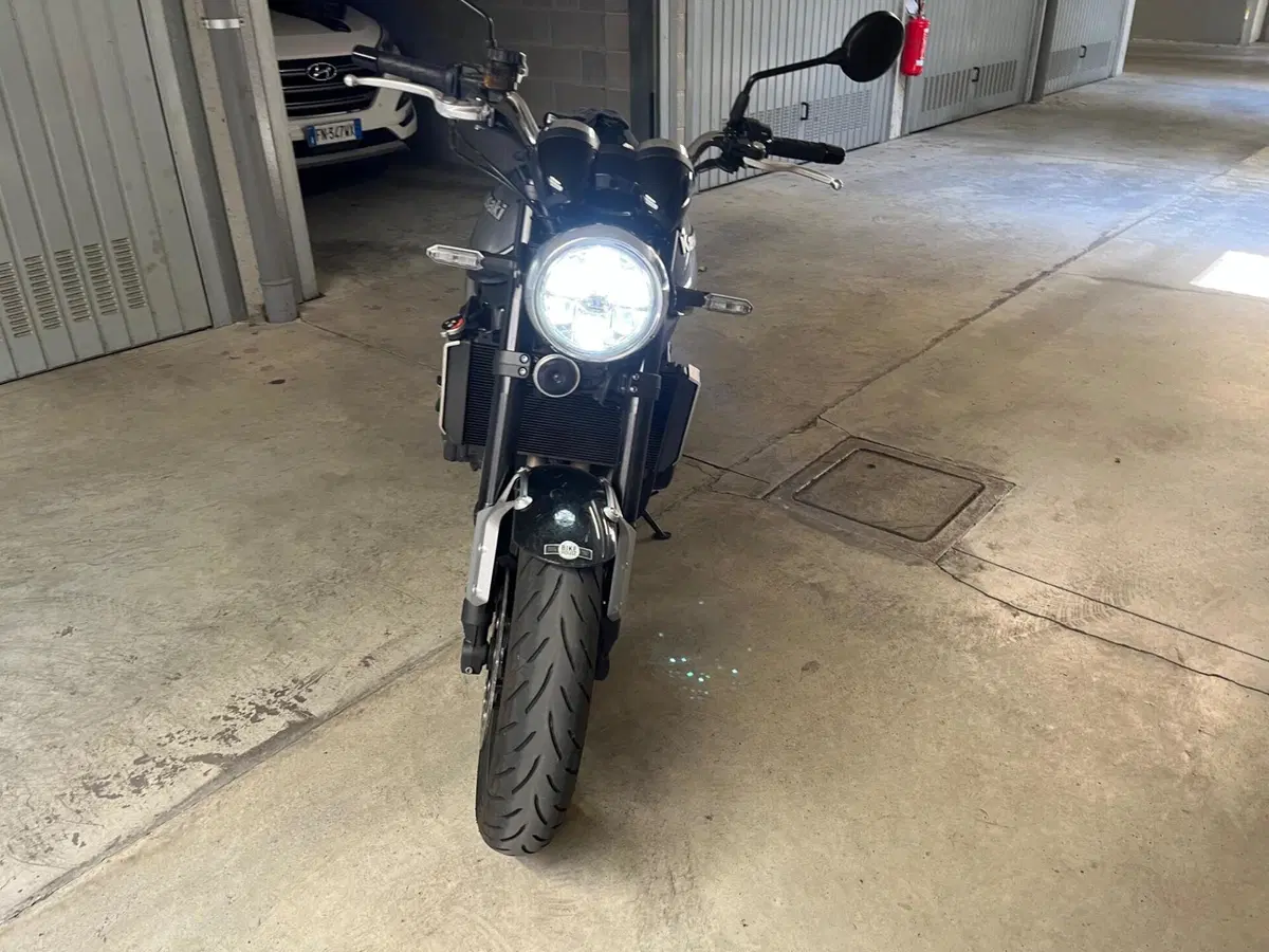 Kawasaki Z 900 RS (2022 - 25) (2)