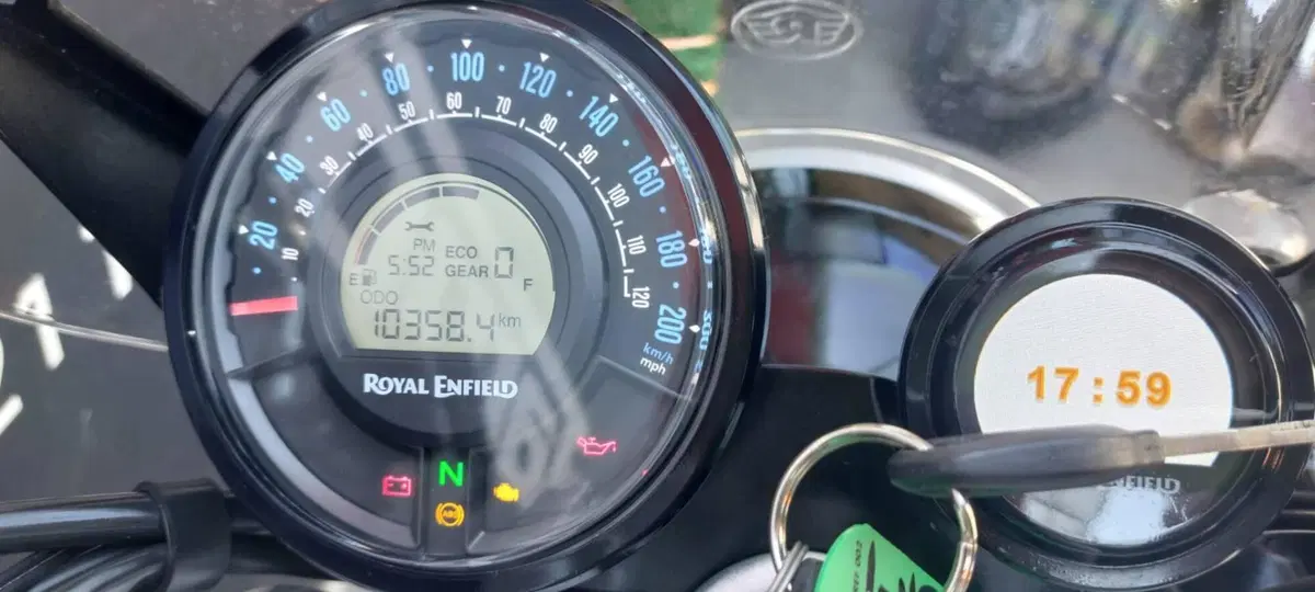 Royal Enfield Super Meteor 650 (2023 - 26) (4)