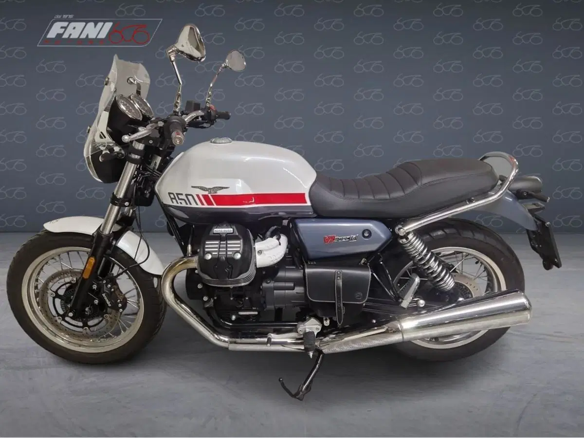 Moto Guzzi V7 Special (2021 - 24) (3)