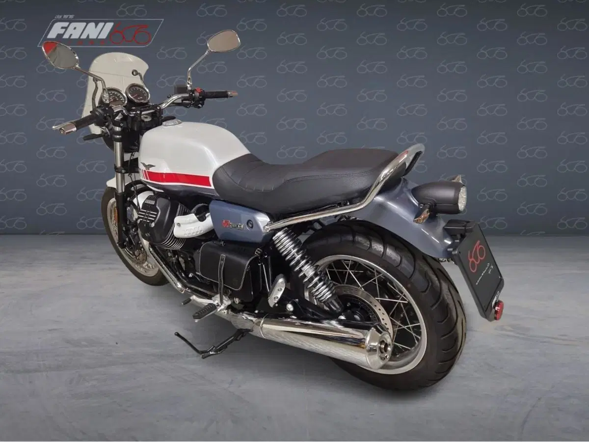 Moto Guzzi V7 Special (2021 - 24) (4)