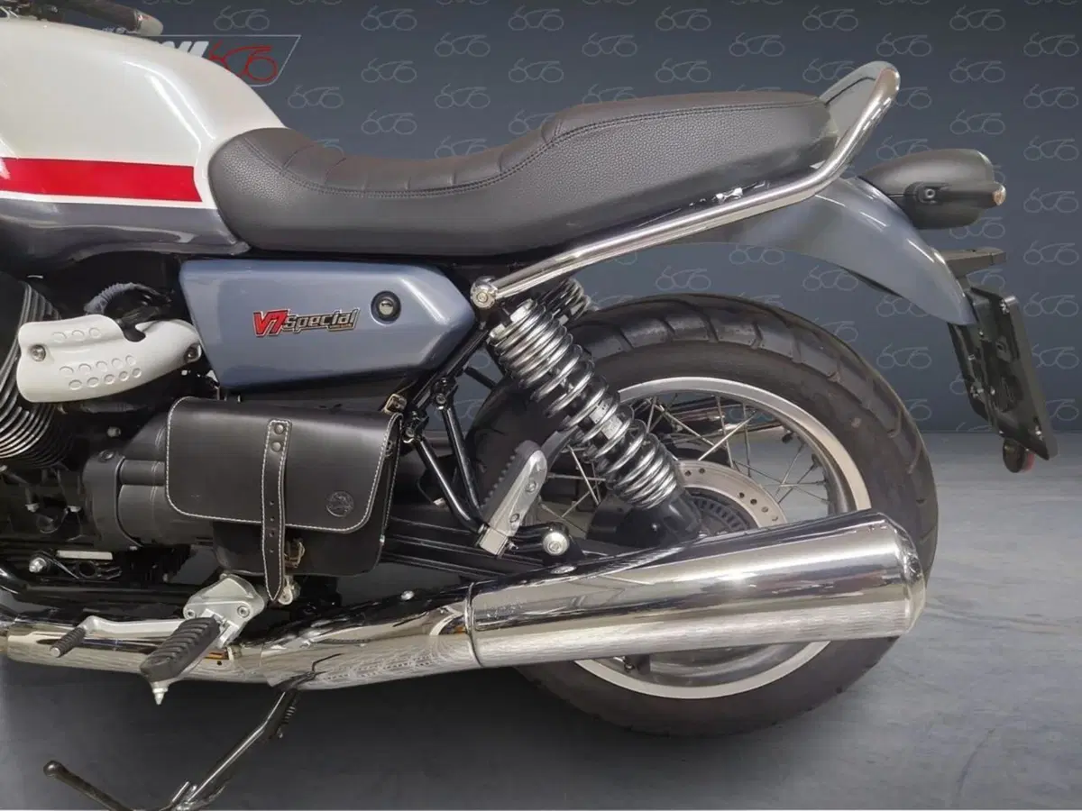 Moto Guzzi V7 Special (2021 - 24) (6)