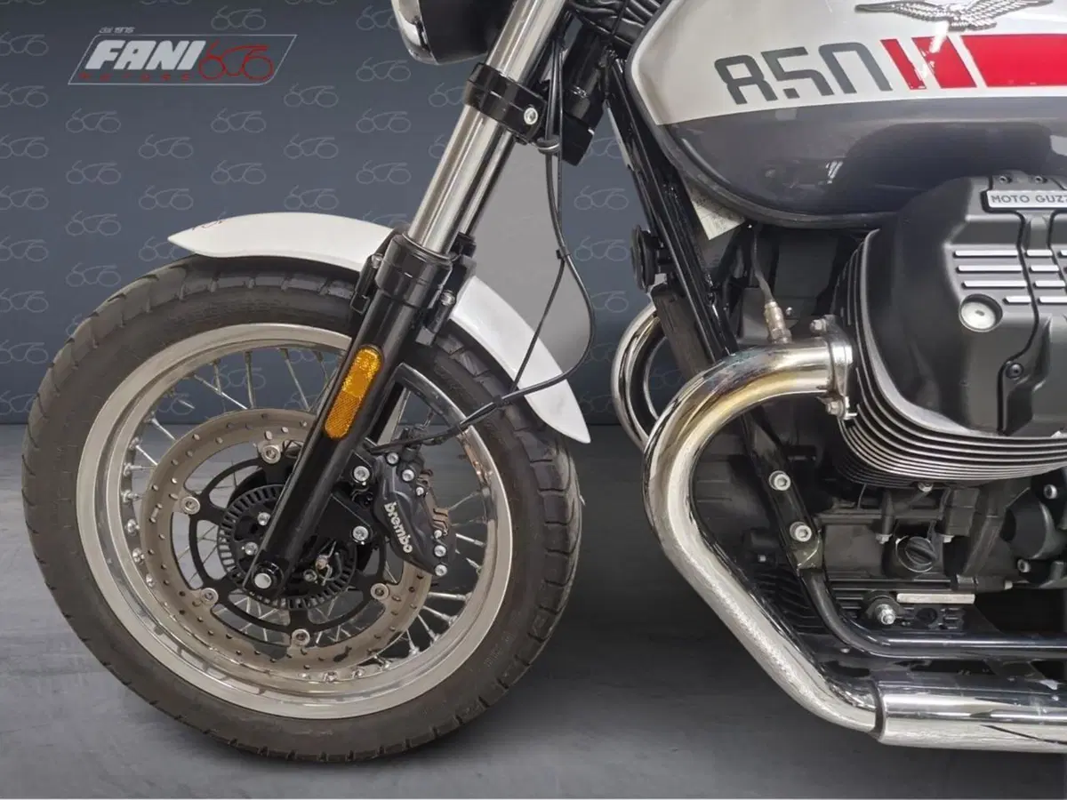 Moto Guzzi V7 Special (2021 - 24) (7)