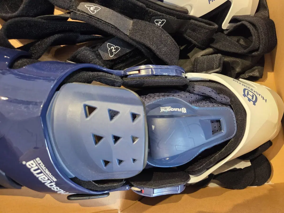 Ginocchiere Husqvarna X-Frame Hybrid (4)